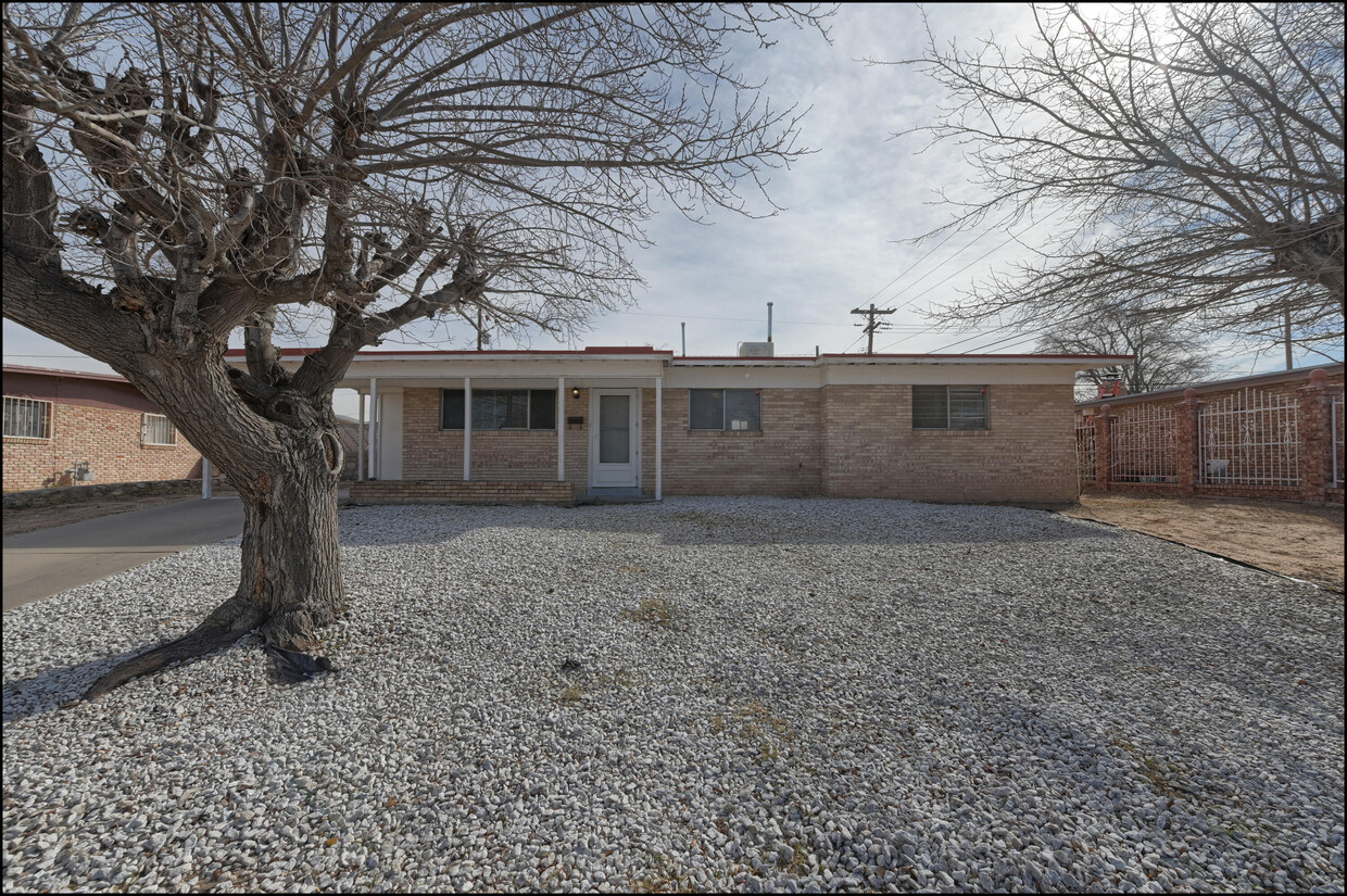 Primary Photo - 3302 Lorne Rd