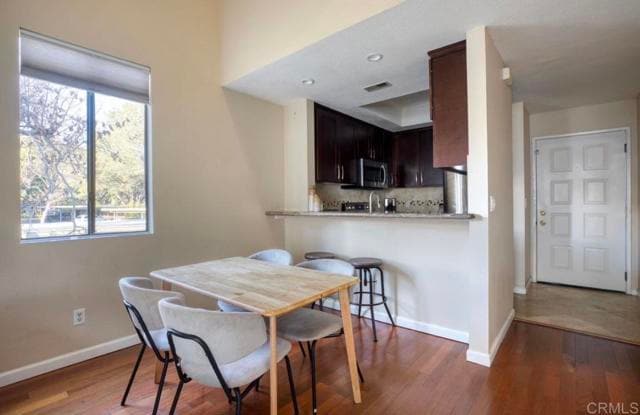 Building Photo - 2022 River Run Dr