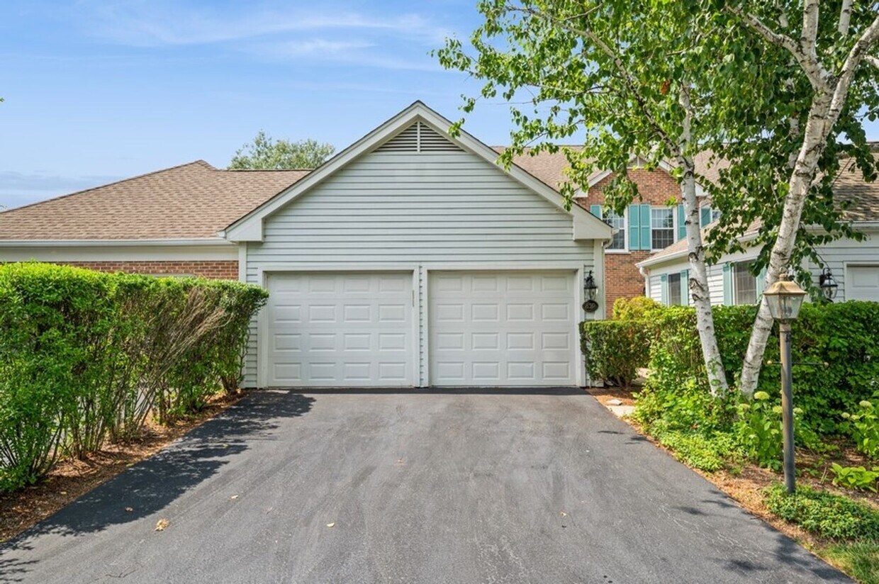 Primary Photo - Gorgeous & Spacious Lincolshire Townhouse ...