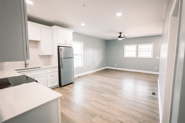 Building Photo - UNIT B