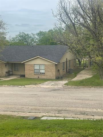 Foto principal - 305 Clearwood Dr