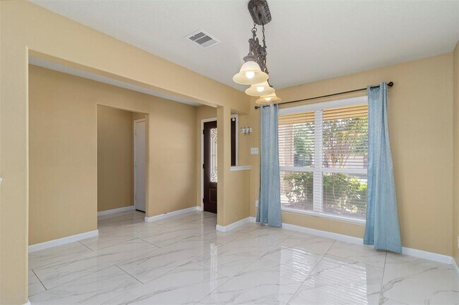 Foto del edificio - 3318 Apple Dale Dr