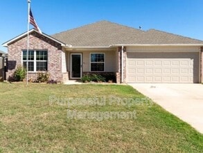 Building Photo - 1425 Sandstone Dr