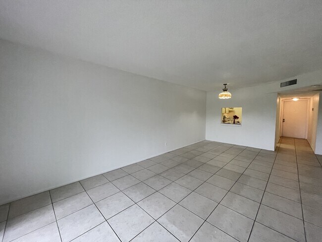 Building Photo - 8000 S Colony Cir