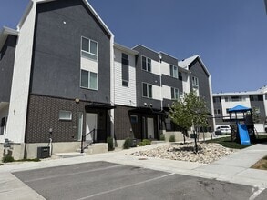 Building Photo - 63 E Hamblin Ln
