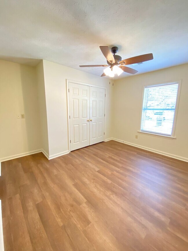 Foto del edificio - Available in August!