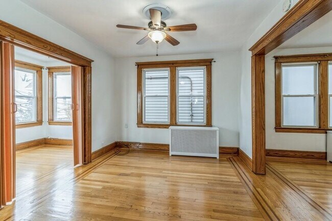 Building Photo - 623 36th St