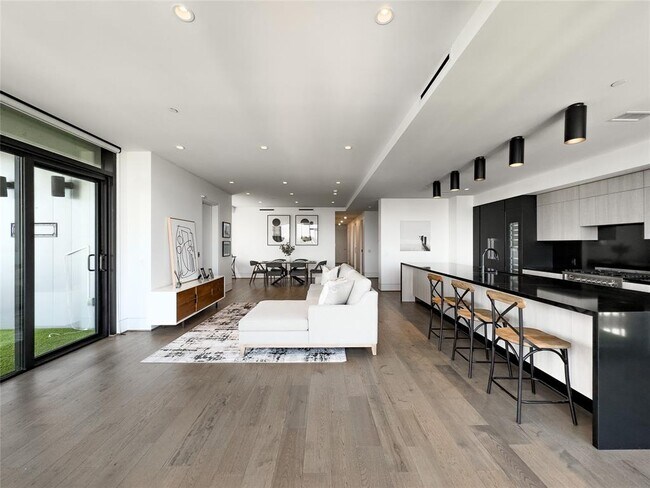 Foto del edificio - 2406 Tangley St