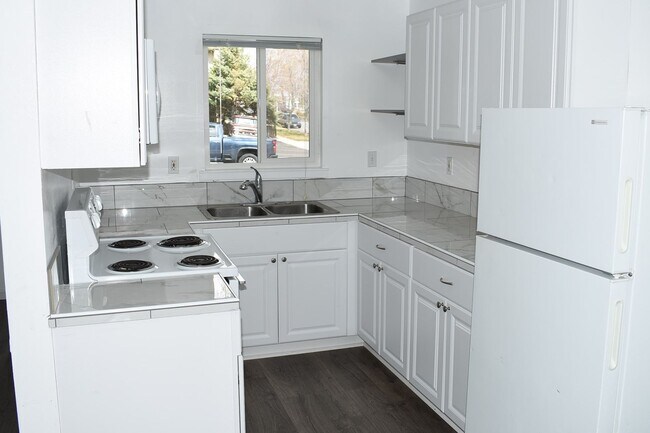 Foto del edificio - 400-404 LaRue Ave.