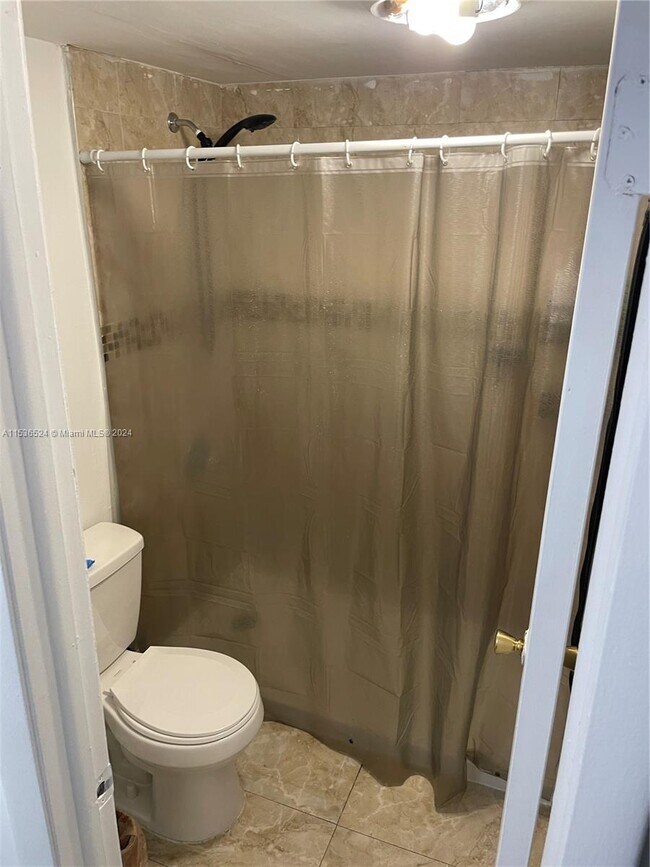 Foto del edificio - 7210 NW 179th St