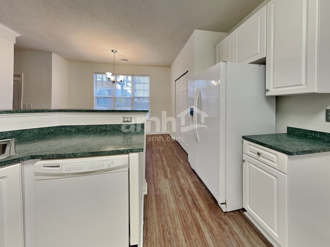 Building Photo - 145 Sandy Ln