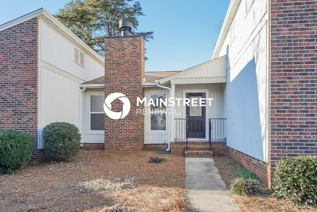 Building Photo - 4 Bedroom Pet-Friendly Home in Greensboro,...