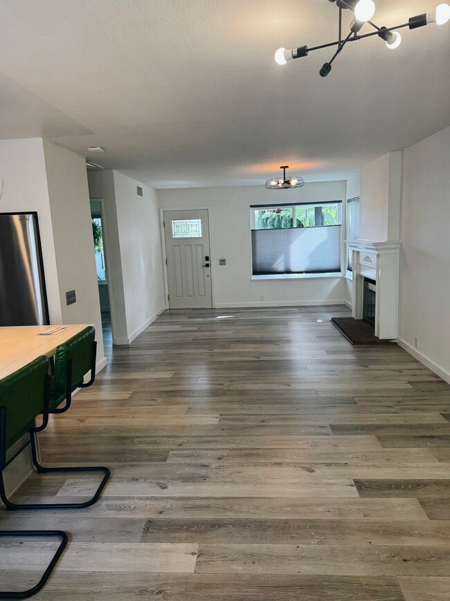 Building Photo - 2643 Briarwood Pl