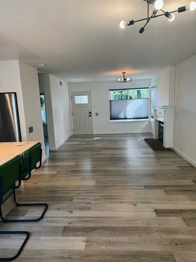 Foto del edificio - 2643 Briarwood Pl