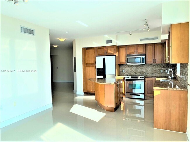 Foto del edificio - 1745 E Hallandale Beach Blvd