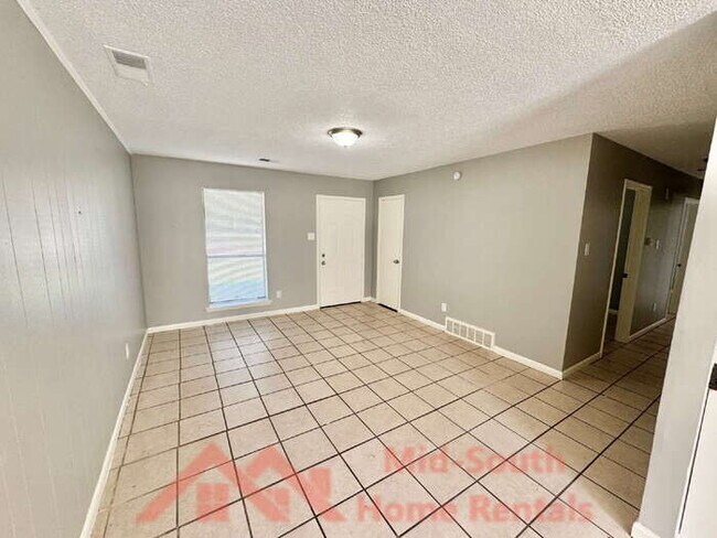 Foto del edificio - 5168 Corkwood Dr