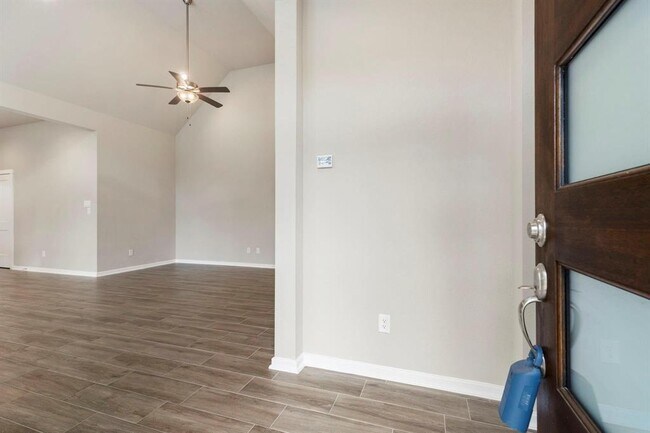 Building Photo - 208 N Spotted Fern Dr