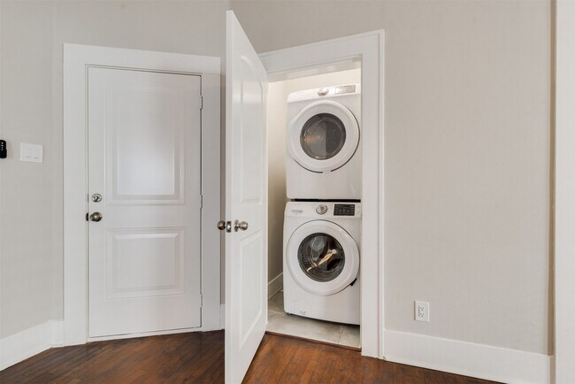 Foto del edificio - 1219 W Gray St