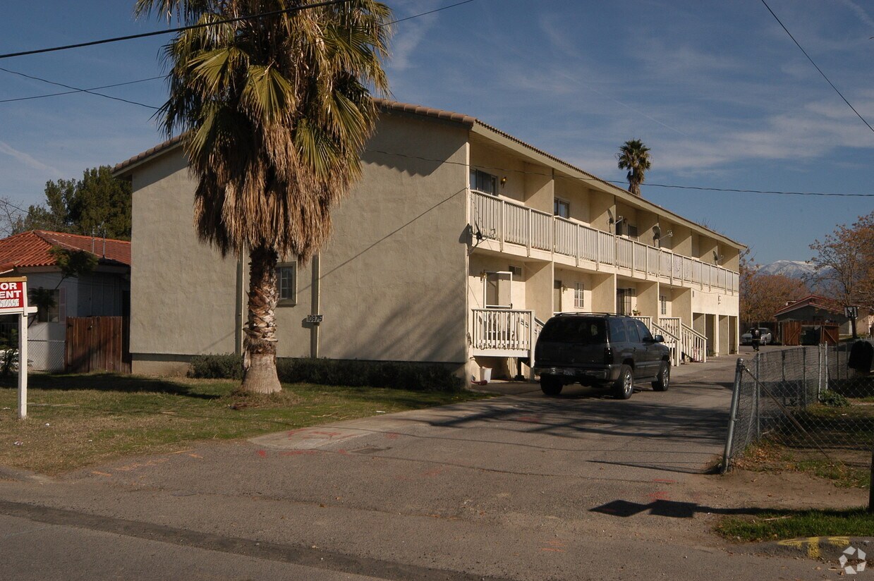 Primary Photo - 10875 Poplar St