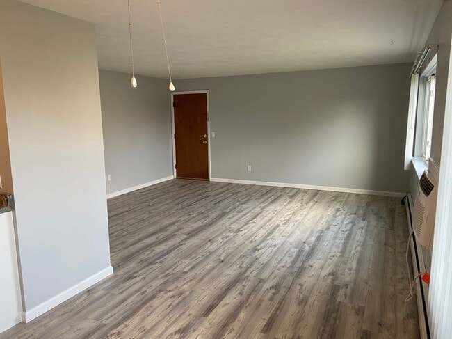 Building Photo - 11 Winston Dr