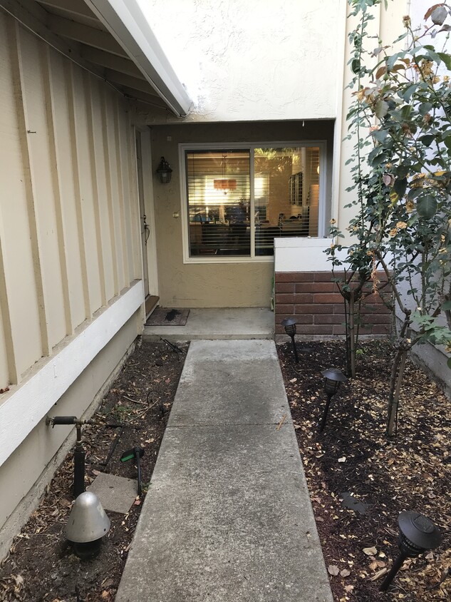 Entrance - 337 Kinross Dr