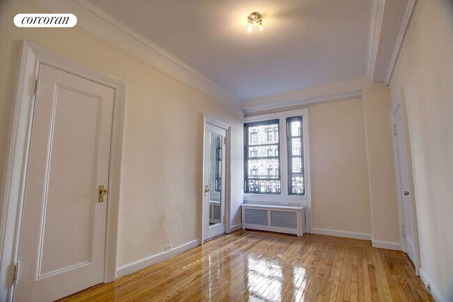 Building Photo - 504 W 110th St