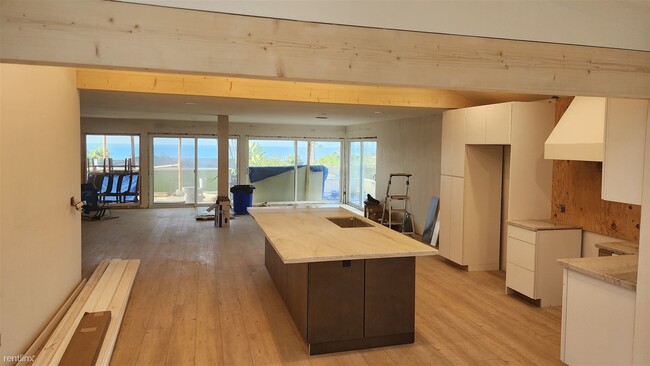 Building Photo - 3 br, 2 bath House - 2715 Via Casa Loma