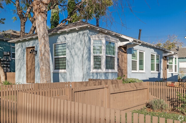 Building Photo - 1728 N Sierra Bonita Ave