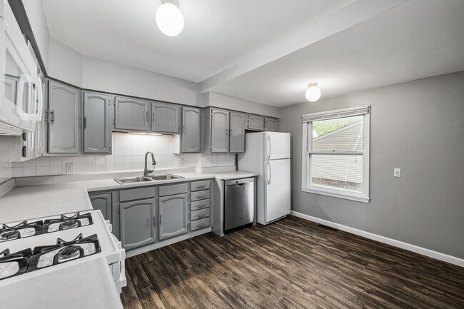 Foto del edificio - Gorgeous 4BR/2BA Home with Finished Lower Level!
