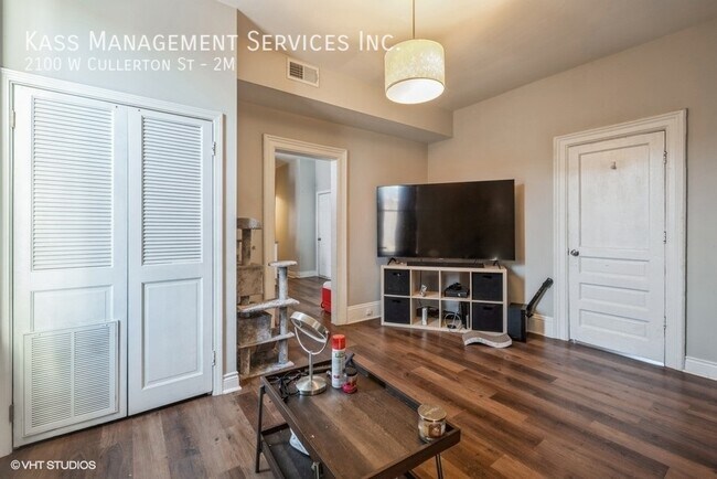 Foto del edificio - Sunny Pilsen 2 Bed- blocks away from Harri...