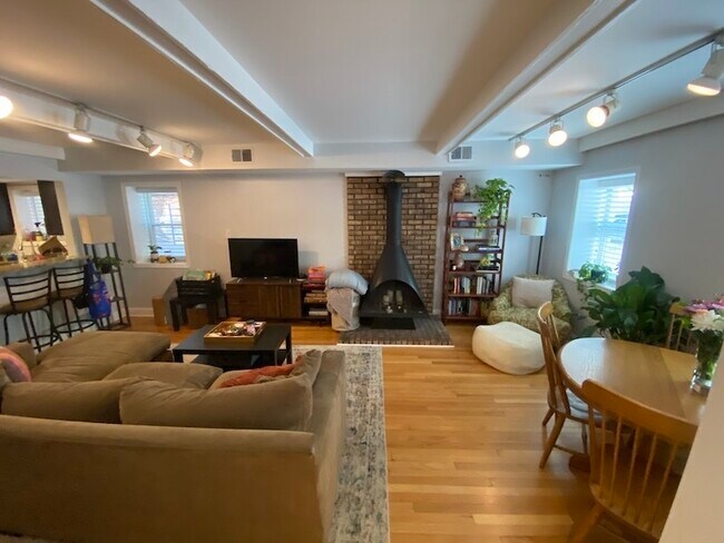 Foto del edificio - 347 W Dickens Ave