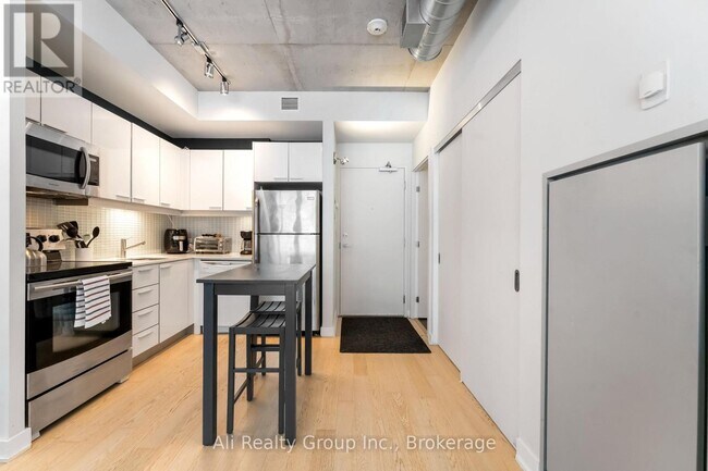 Photo du bâtiment - 354 Gladstone Ave