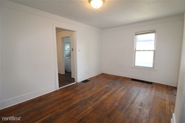 Foto del edificio - 809 S Division St