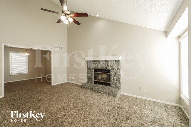 Foto del edificio - 16110 Spring Valley Rd