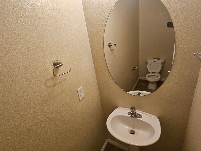 Building Photo - ***MOVE IN SPECIAL!!!*** 3-Bedrooms, 2.5 bathrooms located in the Nevada Ranch Estates Community