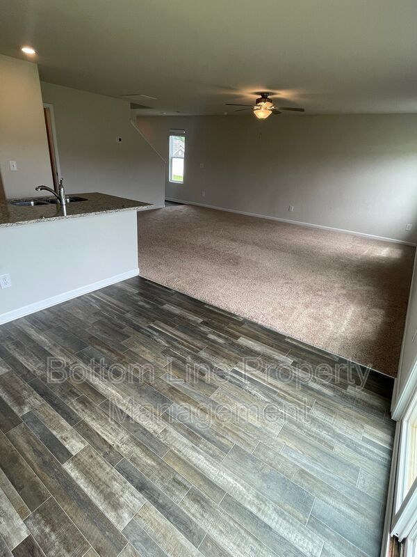 Foto del edificio - 295 Windbreak Ln