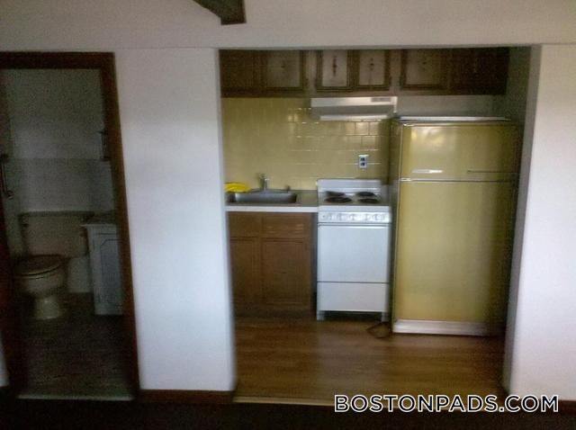 Foto del edificio - 16 Strawberry Hill Rd