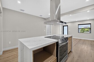 Building Photo - 1011 NW 30th Pl
