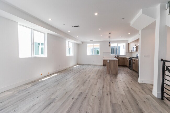 Foto del edificio - 4293 Tujunga Ave