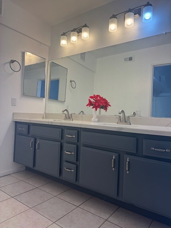 BAÑO PRINCIPAL BEAVER - 13825 Beaver St