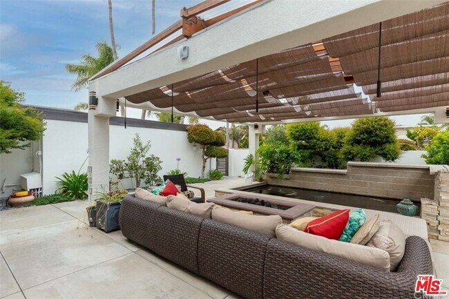 Foto del edificio - 16721 Phelps Ln