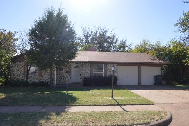 Building Photo - 3902 Hooper Dr