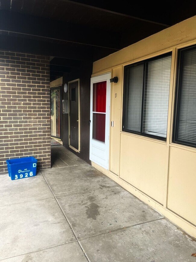 Building Photo - 2 Bedroom 1 Bath Suitland, MD
