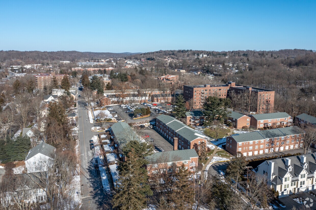 Aerial Photo - 35-69 Carpenter Ave