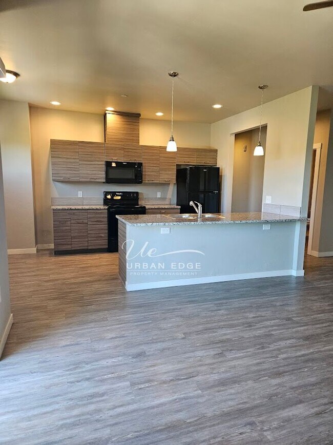 Foto del edificio - Maddyn E