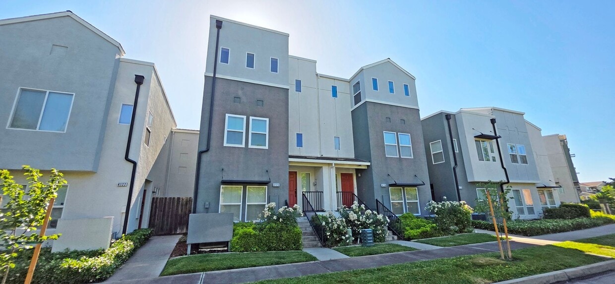 Primary Photo - 4120 Beechcraft Way