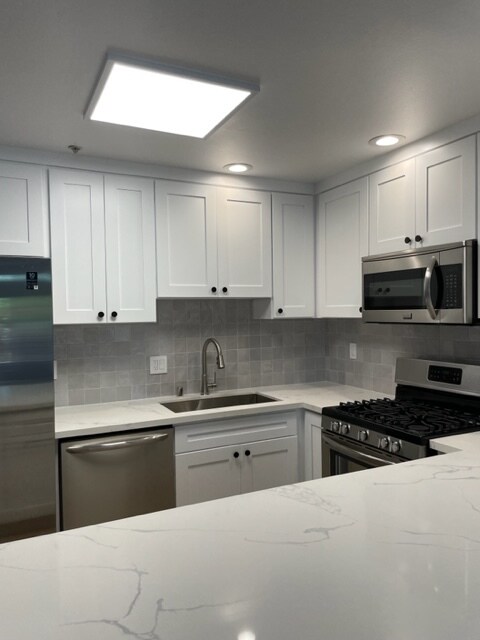 Foto del edificio - 4477 Woodman Ave
