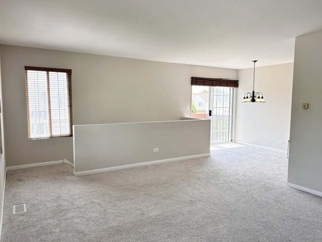Building Photo - 536 Sandhurst Ln