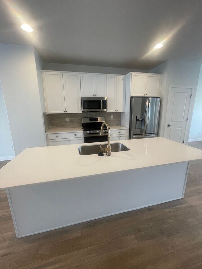 Foto del edificio - Beautiful New Townhome for Rent in Bluffdale!
