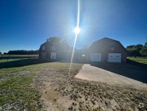 Building Photo - 1960 Roundtop Rd